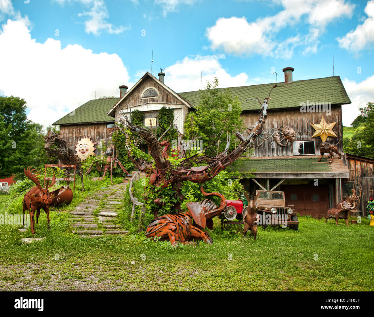 Homer, New York, USA, Juli 9,2014. Frog Pond Farm Folk Art Gallery Stockfoto