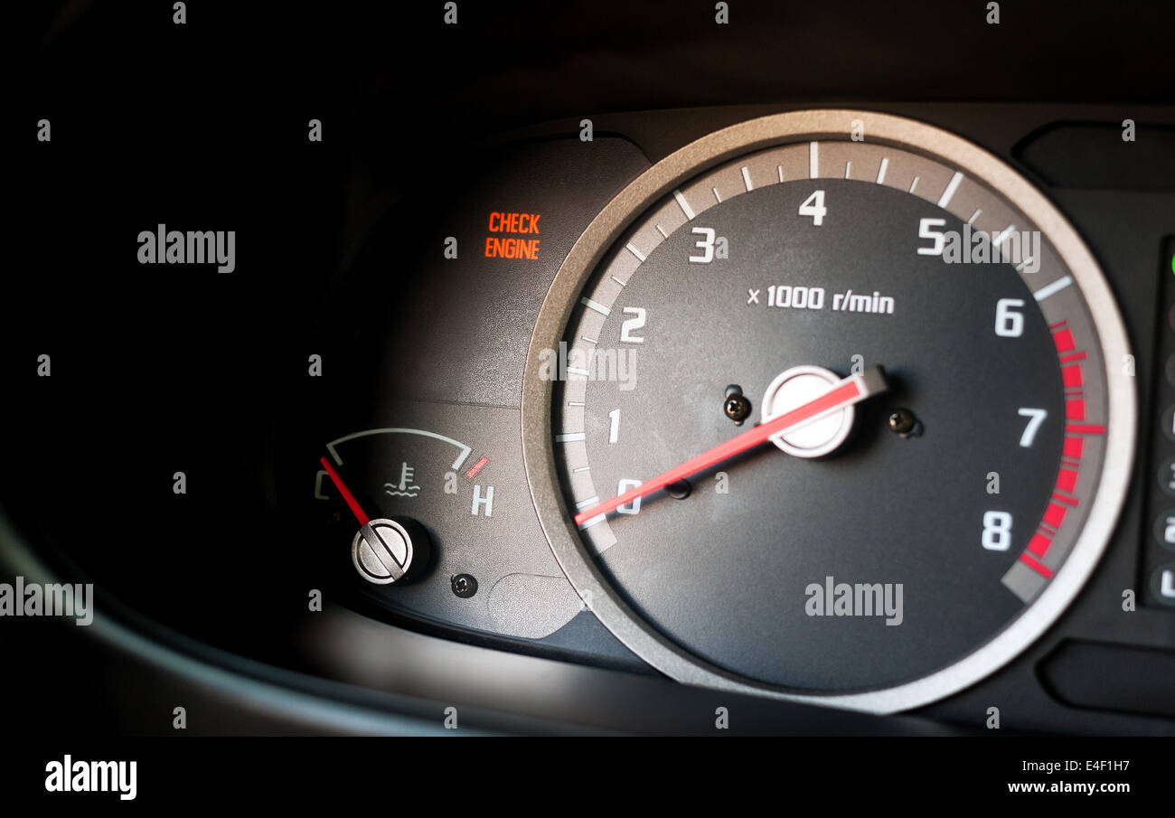 Check Engine Licht - Dashboard-Warnleuchte Stockfoto