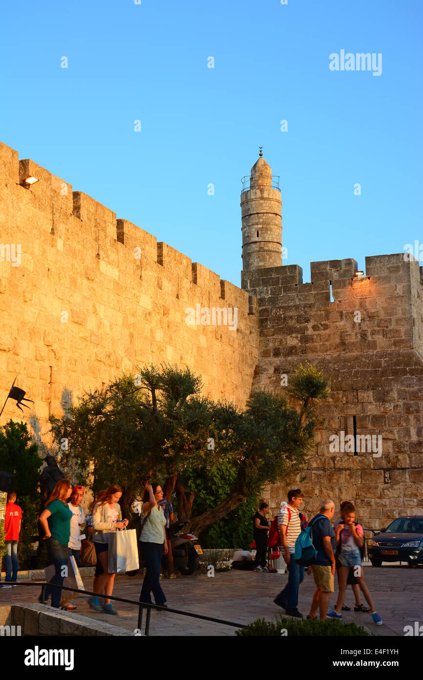 Touristen in der Nähe von David Zitadelle, Jerusalem, Israel Stockfoto