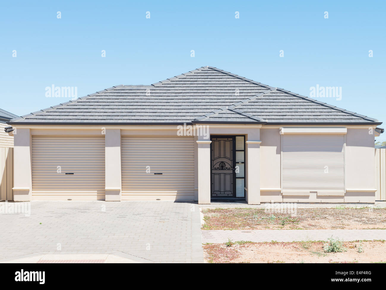 Typische Fassade ein modernes Vorstadthaus Stockfoto