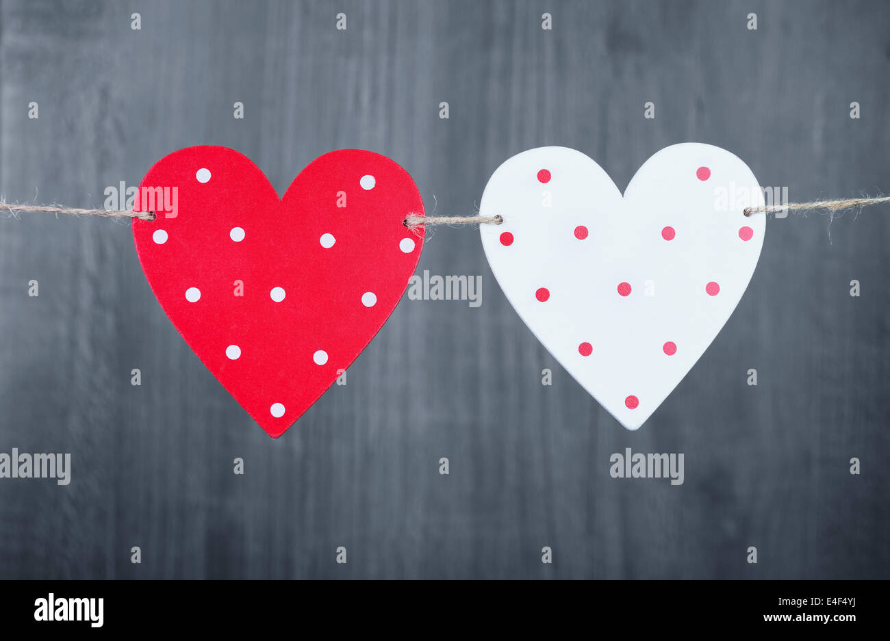 Valentinstag Herzen auf Vintage Holz-Hintergrund als Valentinstag-symbol Stockfoto