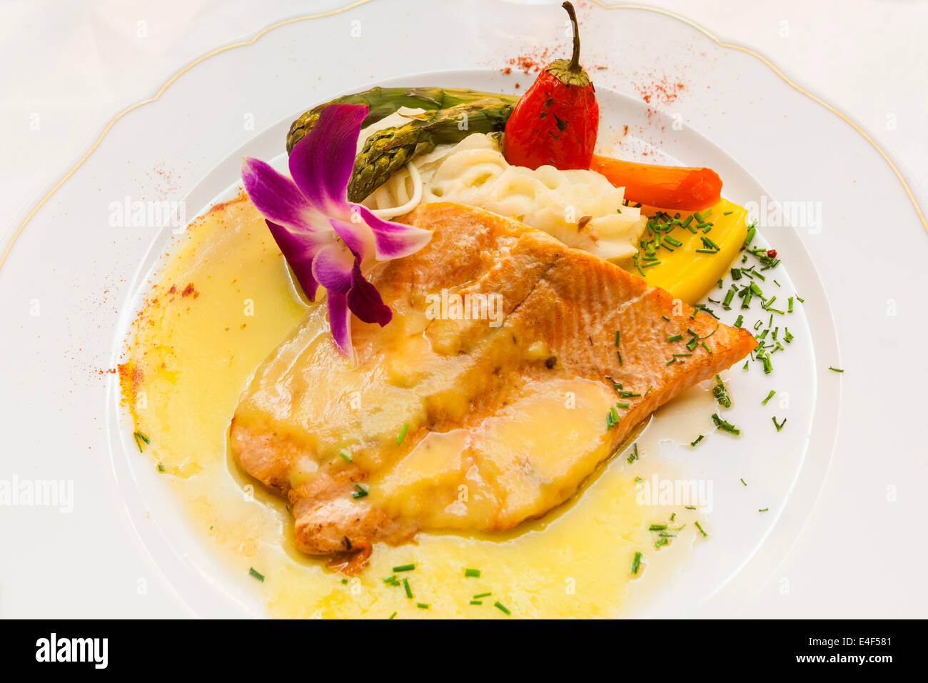 Lachs mit Safran-Sahne-Sauce, Quebec Stadt, Quebec, Kanada Stockfoto