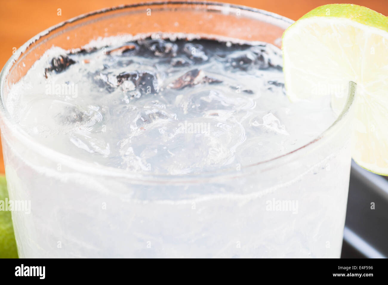 Volles Glas frischen cool Soda Lime Obst Stockfoto