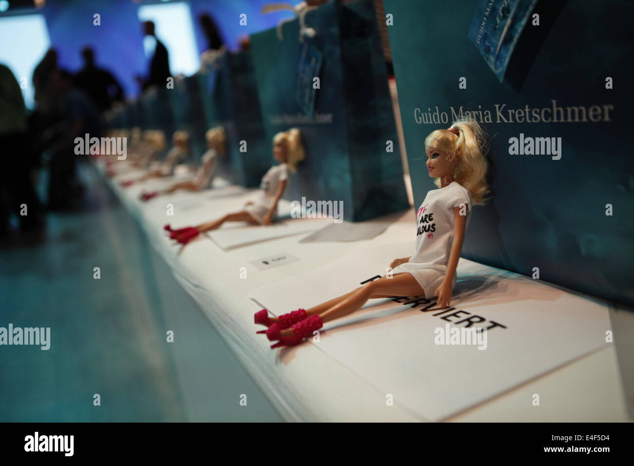 Guido Maria Kretschmer Kollektion zeigte sich während der Mercedes-Benz Fashion Week Berlin Frühjahr/Sommer 2015 bei Erika Hess Eisstadion in Berlin-Wedding. © Simone Kuhlmey/Pacific Press/Alamy Live-Nachrichten Stockfoto