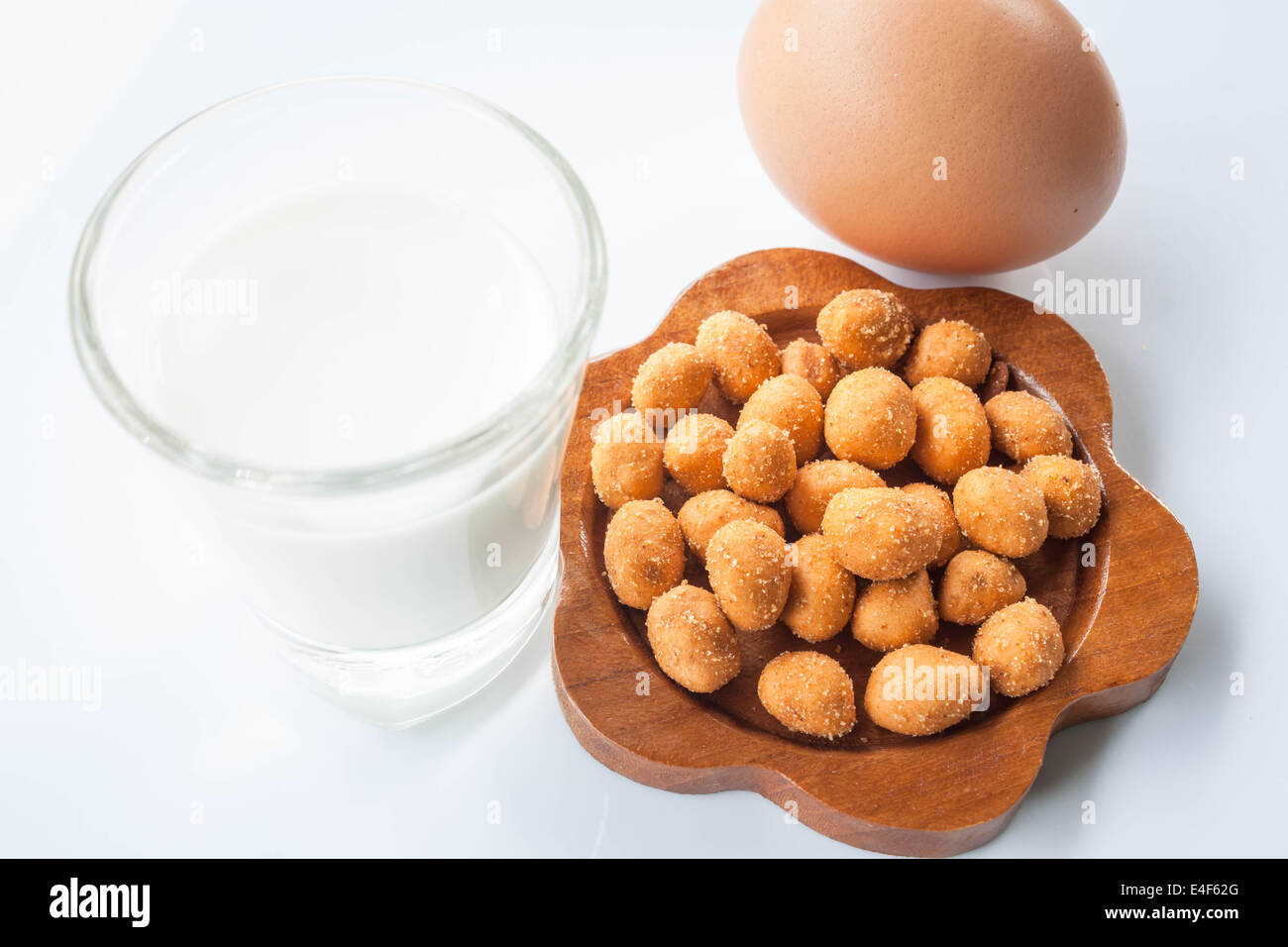 Eiweiß Nährstoffe von Erdnüssen, Milch und Ei Stockfoto