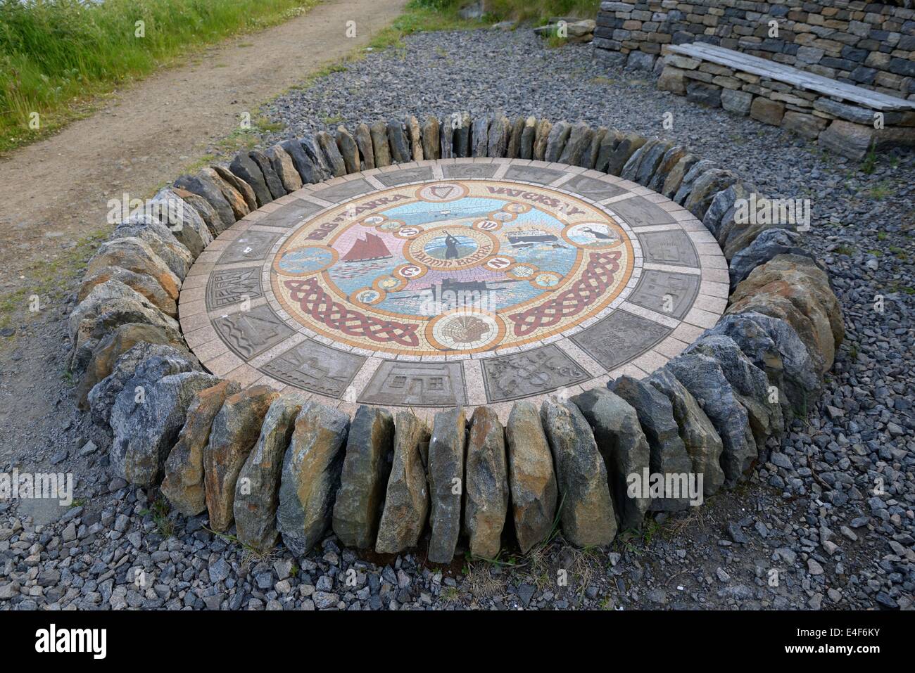 Kreisförmigen Mosaik Darstellung Inselleben auf Barra Scotland, UK Stockfoto