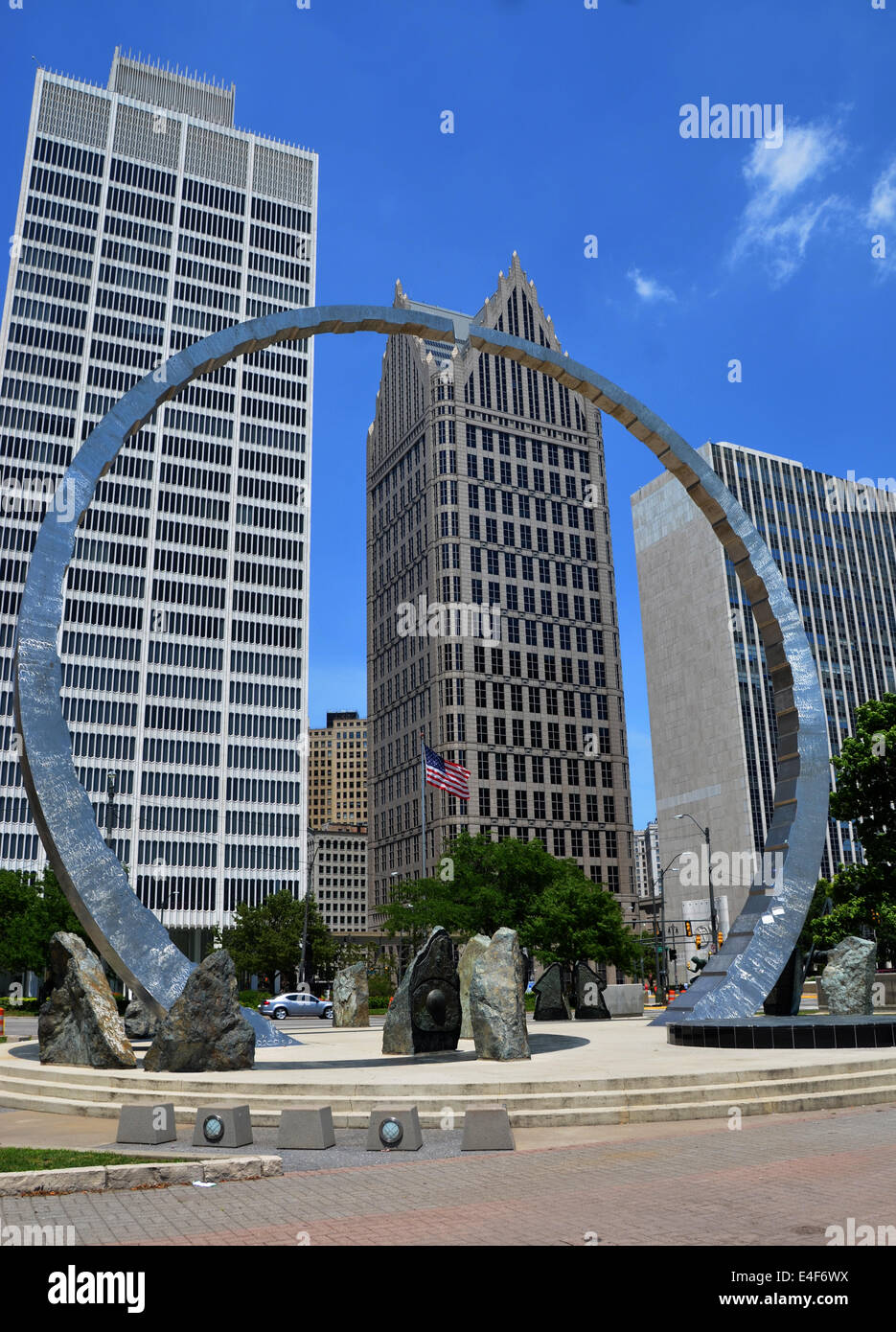 DETROIT, MI - 6 Juli: Transzendieren, erinnert an eine Skulptur in Hart Plaza in der Innenstadt von Detroit am 6. Juli 2014, hier gezeigten Ameri Stockfoto