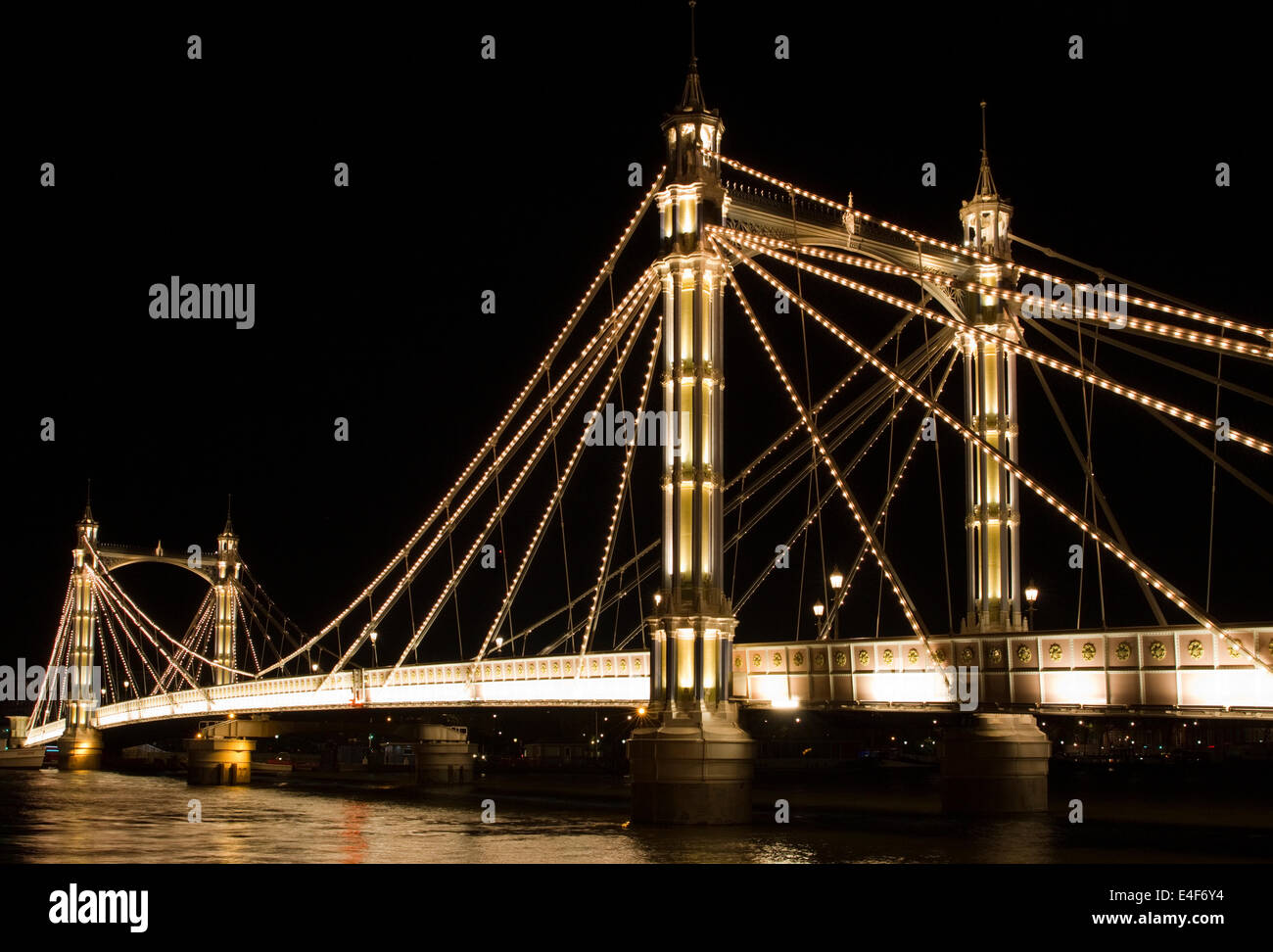 Dieses Bild zeigt Albert Bridge in London, England. Stockfoto