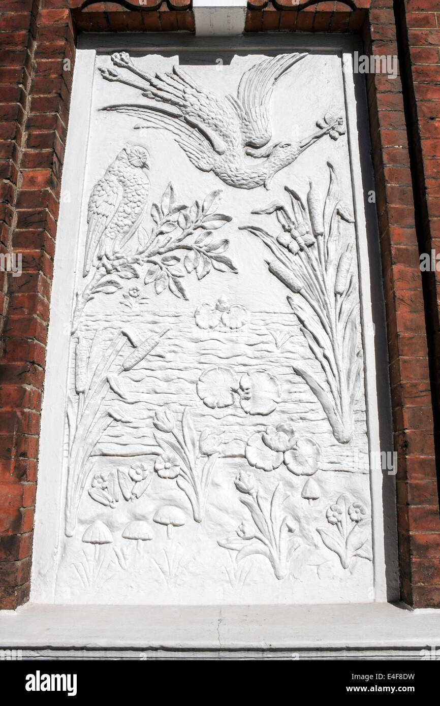 Dekorplatte in Fensternische, Haus außen, Chelsea, London Stockfoto