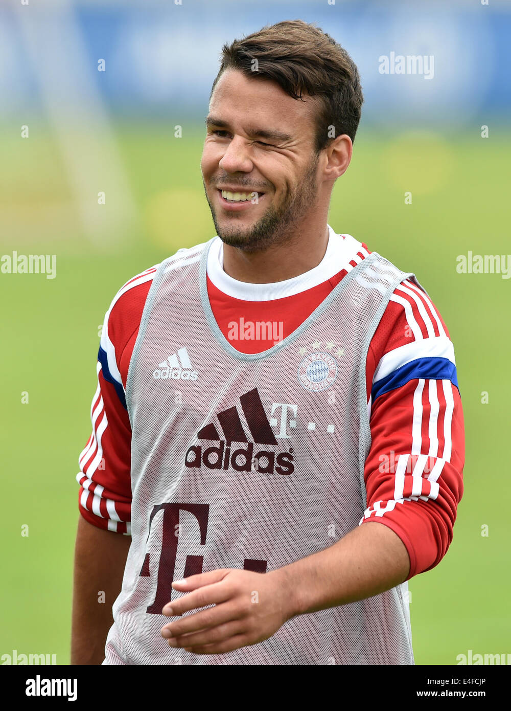 München, Deutschland. 10. Juli 2014. Die beiden neuen Spieler vom FC Bayern München Juan Bernat nimmt Teil an einer Schulung in München, Deutschland, 10. Juli 2014. Foto: PETER KNEFFEL/Dpa/Alamy Live News Stockfoto