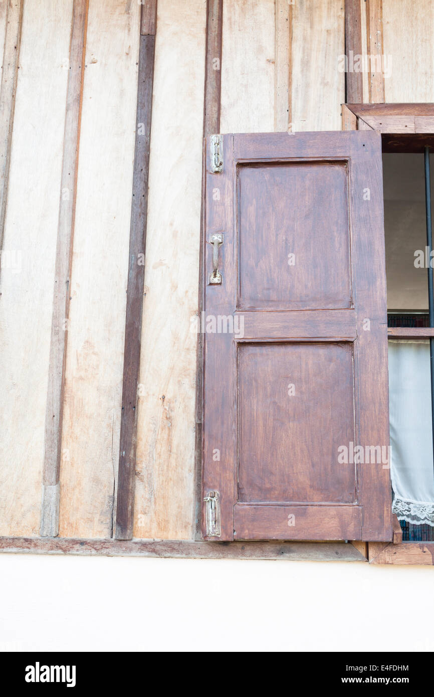 Vintage Holzfenster traditionelles Thailand Stockfoto