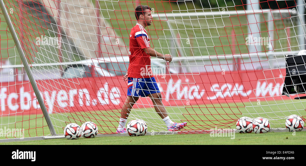 München, Deutschland. 10. Juli 2014. Die beiden neuen Spieler vom FC Bayern München Juan Bernat nimmt Teil an einer Schulung in München, Deutschland, 10. Juli 2014. Foto: PETER KNEFFEL/Dpa/Alamy Live News Stockfoto