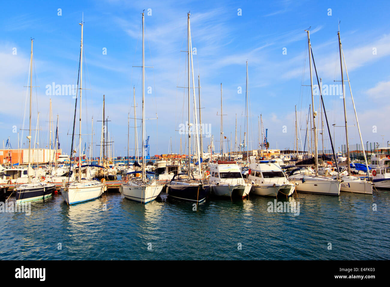 Yachten ankern in der Mariner in den Hafen von Castellon, Spanien Stockfoto