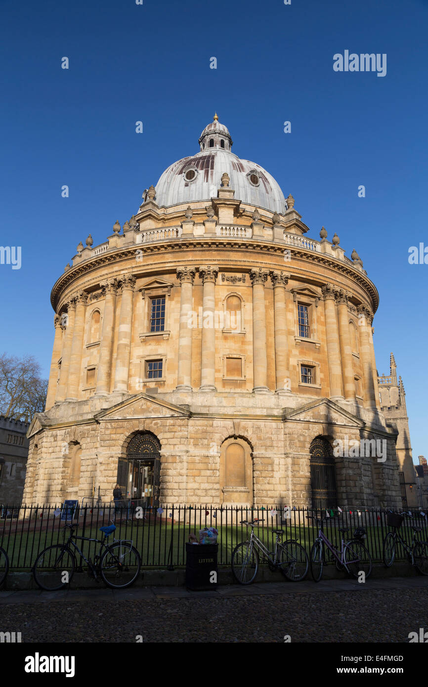 Vereinigtes Königreich, Oxford, Radcliffe Camera, 18. Jahrhundert, Palladio-Stil wissenschaftliche Bibliothek und Lesesaal, entworfen von James Gibbs. Stockfoto