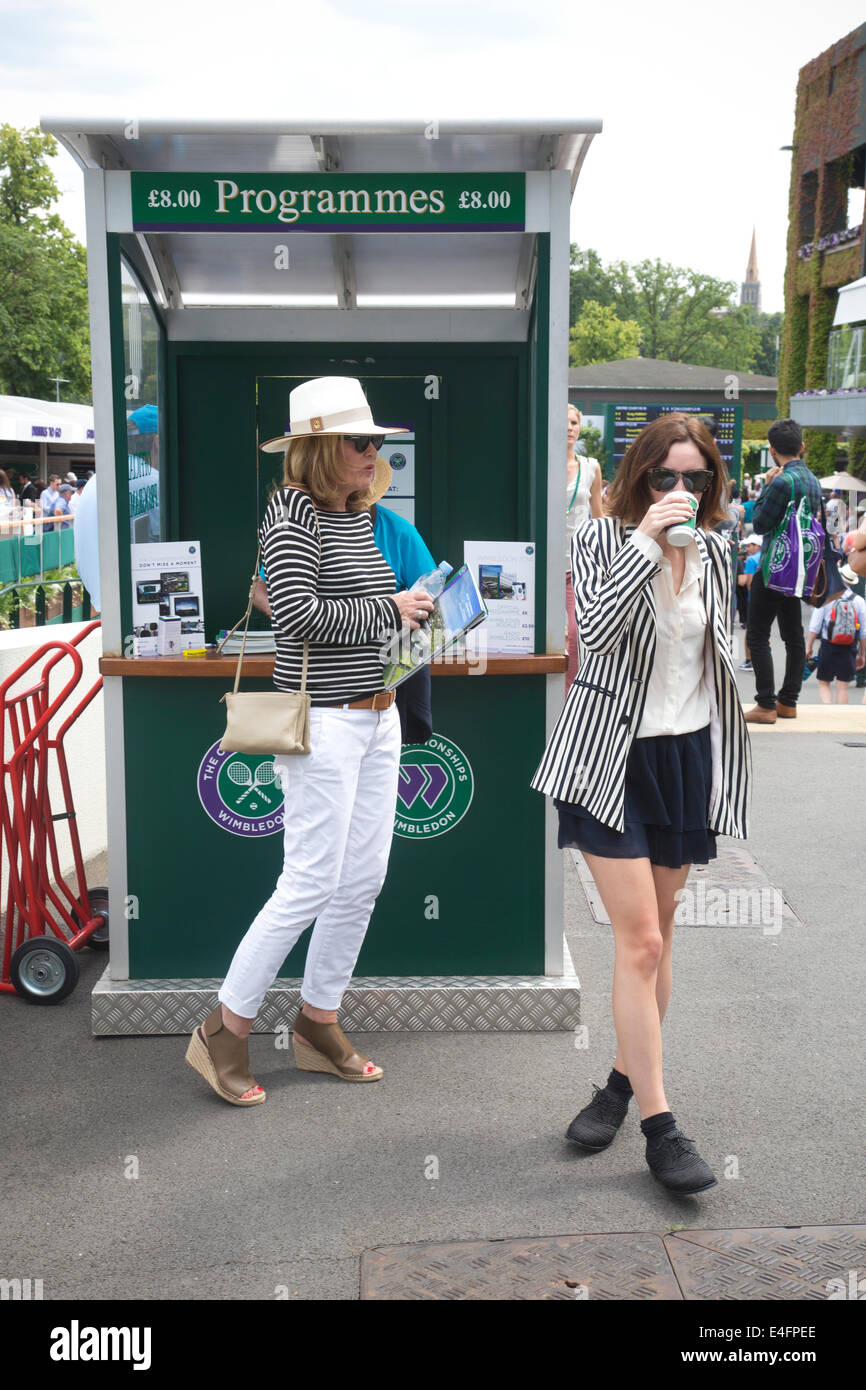 Programm-Kiosk bei Wimbledon Tennis Weltmeisterschaften 2014, Südwesten von London, England, UK Stockfoto