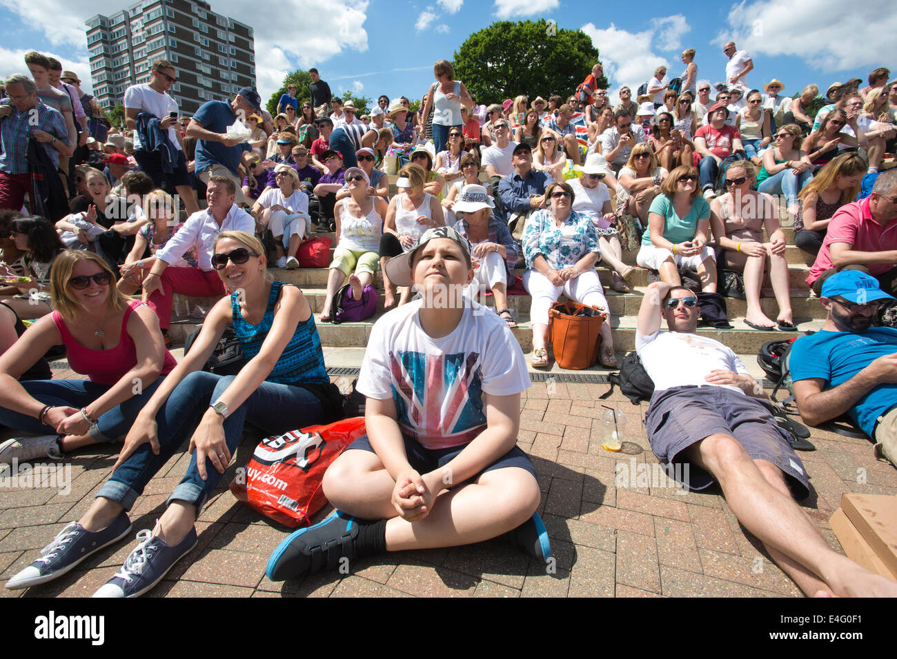 Fans auf Murray Hügel ersetzte Henman Hill bei Wimbledon Tennis Weltmeisterschaften 2014, Südwesten von London, England, UK Stockfoto