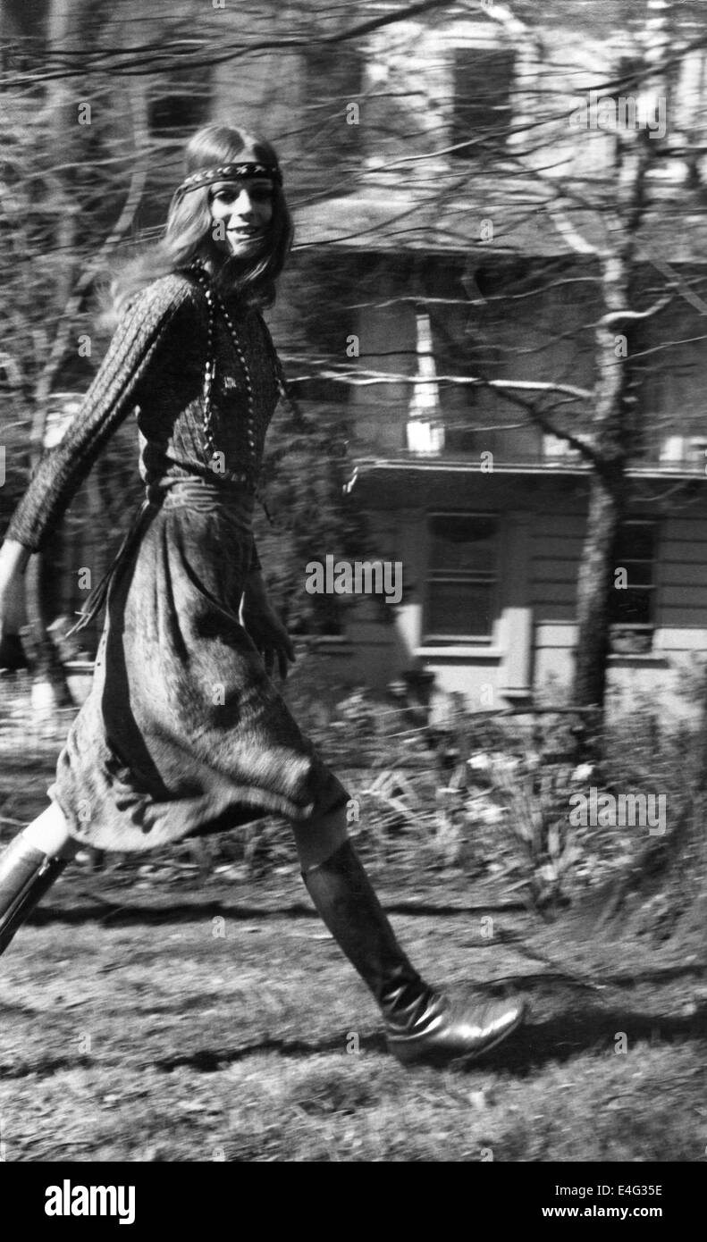 Hippie-Mädchen, gedreht im Jahr 1970 in Notting Hill Gate, London, UK. Stockfoto