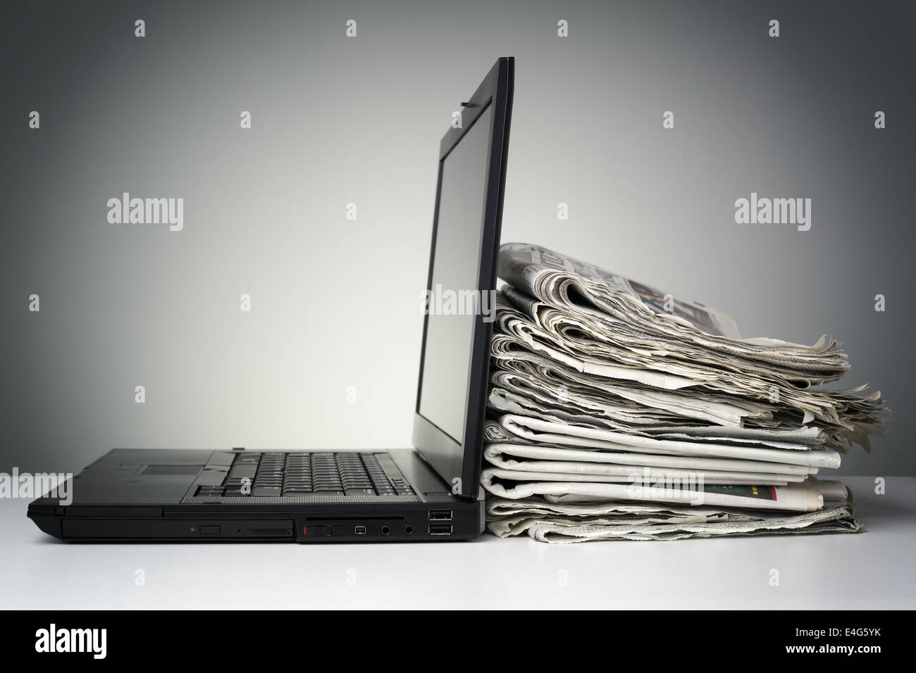Internet und elektronische Online-news Stockfoto