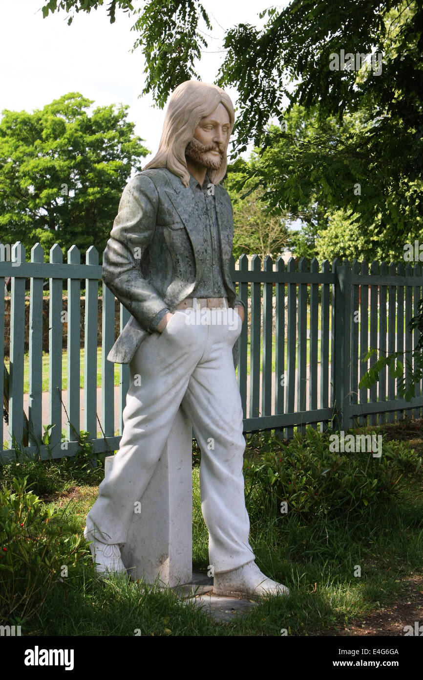 John Lennon-Statue am Bedingfield Arme, Oxborough, Norfolk Stockfoto