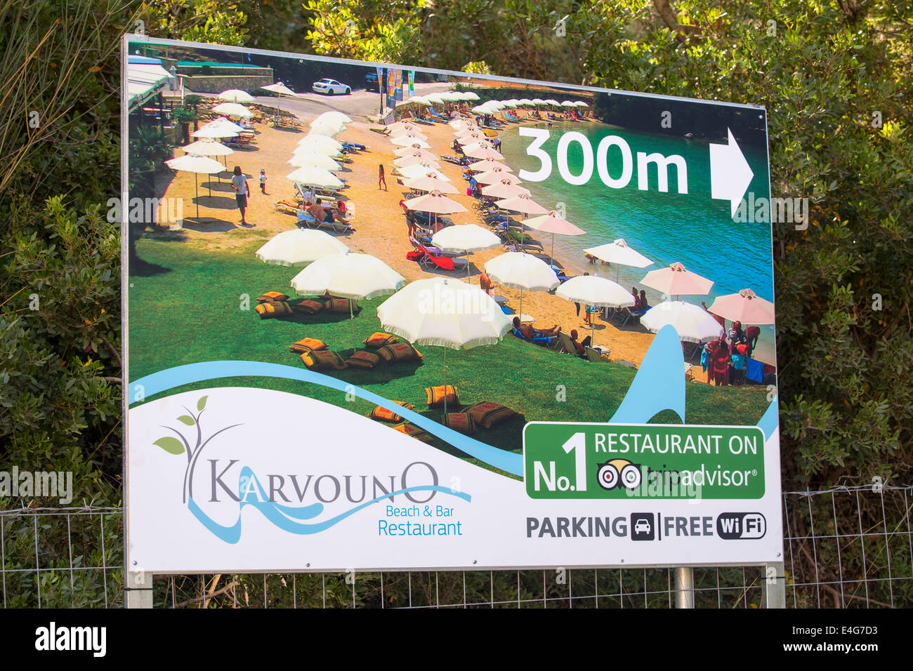 Eine Anzeige für ein Resort in Sivota, Griechenland. Stockfoto