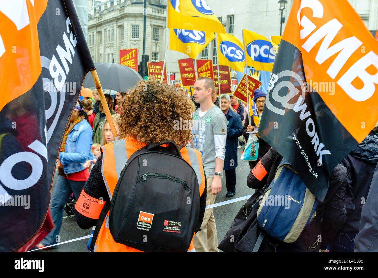 London, UK. 10. Juli 2014.  Streik der Beschäftigten im öffentlichen Dienst.  Mitglieder der GMB Union zeigen Unterstützung für den öffentlichen Sektor-Kollegen während des Marsches im Zentrum von London. Bildnachweis: mark Phillips/Alamy Live News Stockfoto