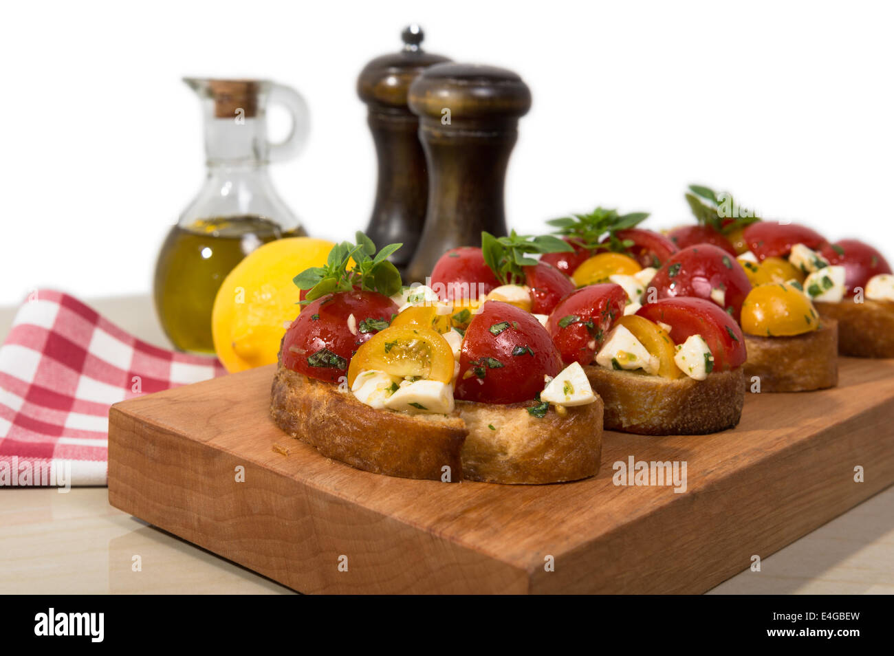 Bruschetta - geröstetes Brot mit Tomate und mozzarella Stockfoto