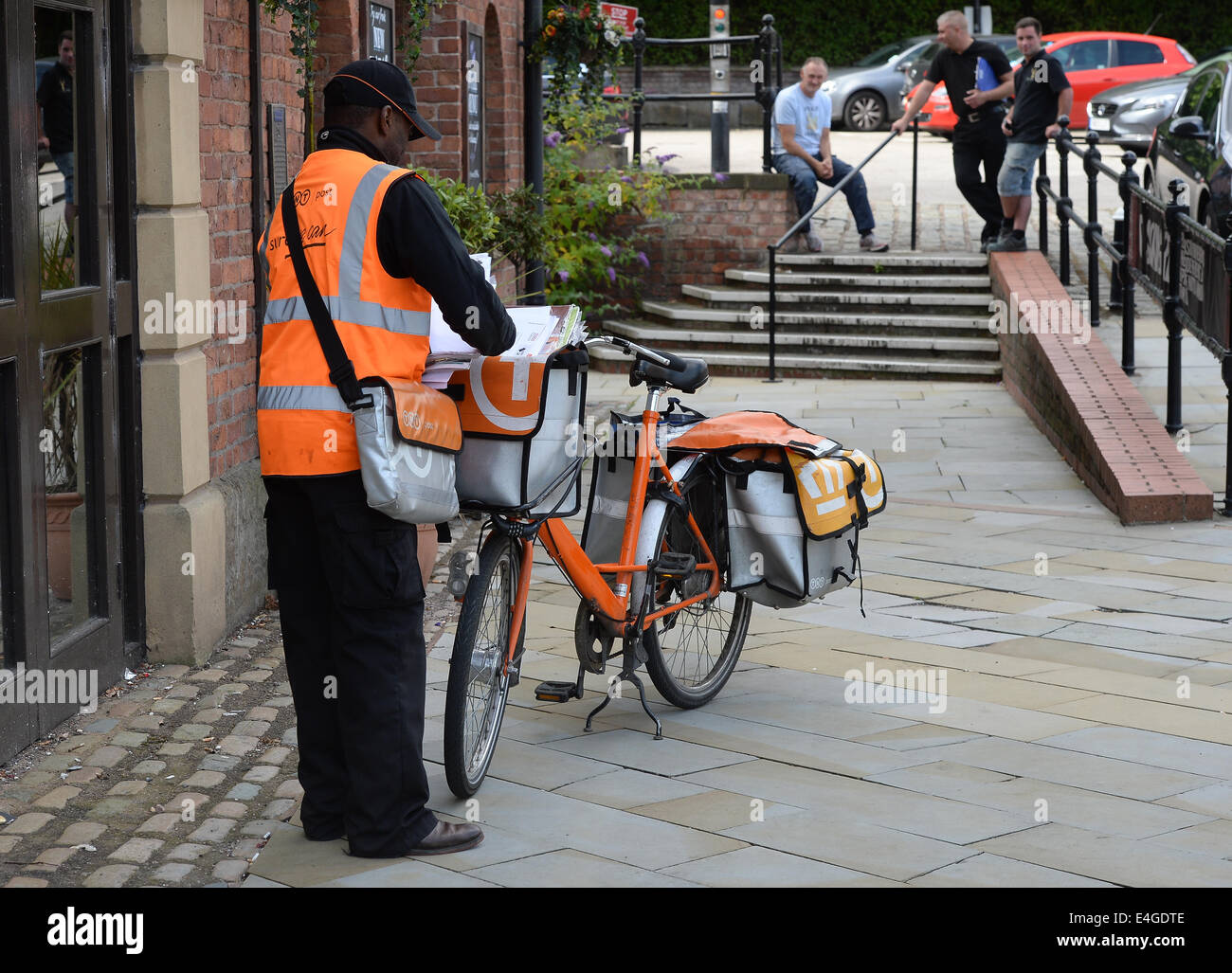 Tnt Lieferfirma Stockfotos Tnt Lieferfirma Bilder Alamy