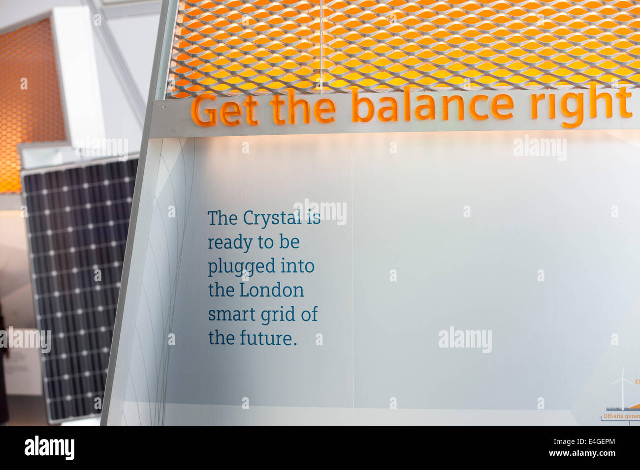 Eine Nachhaltigkeit Ausstellung im Crystal Gebäude, die das erste Gebäude in der Welt, um ein hervorragendes Rating BREEAM (BRE Environmental Assessment Method) und eine LEED (Leadership in Energy and Environmental Design) Platin ausgezeichnet bewertet. London, UK. Stockfoto