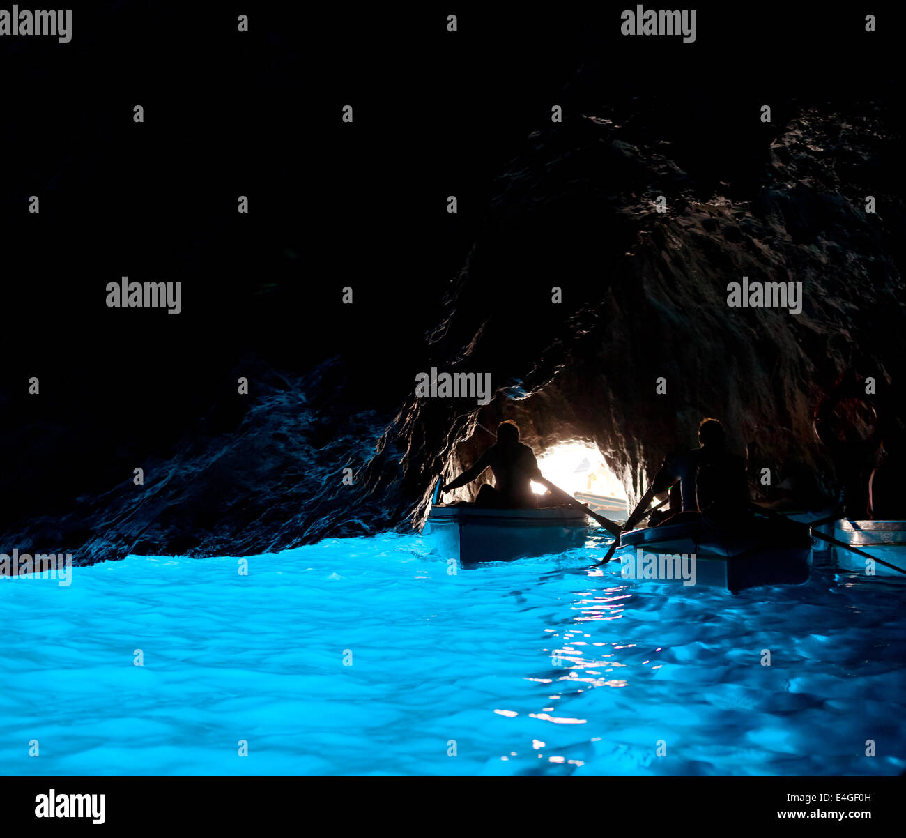 Die Blaue Grotte, auf Italienisch "Grotta Azzurra", ist eine Wasserhöhle, die an der Küste der Insel Capri, Süditalien Stockfoto