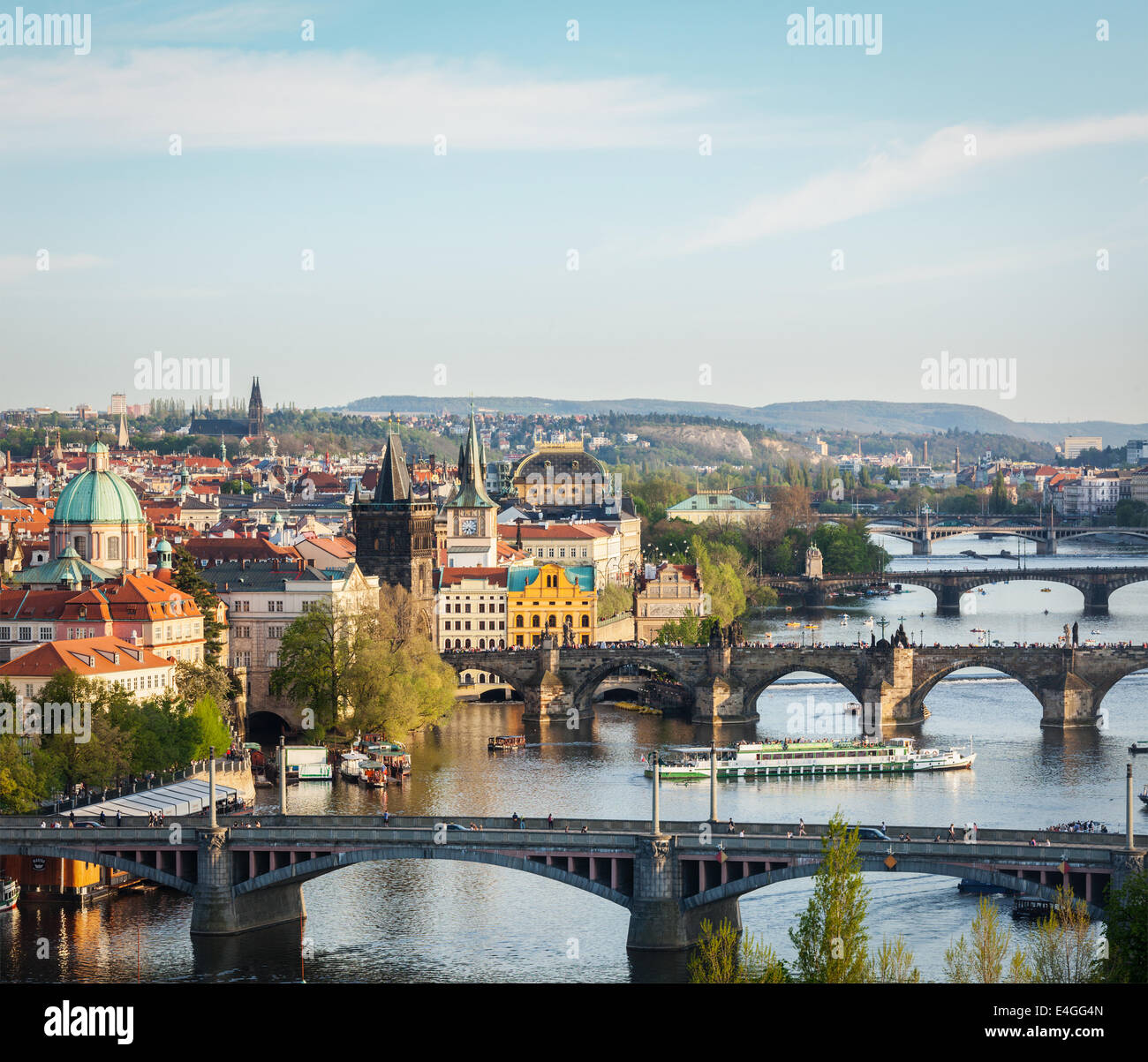 Reisen Sie Prag Konzept Hintergrund - erhöhten Blick auf Brücken über die Moldau vom Letná Park. Prag, Tschechische Republik Stockfoto
