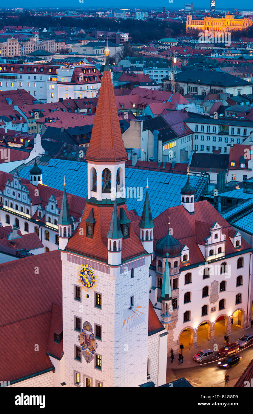 Luftaufnahme des alten Stadtturm bei Nacht, München, Deutschland. Stockfoto