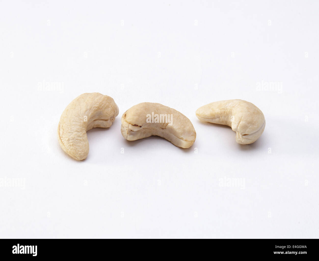 Cashew-Nüssen isoliert auf weißem Hintergrund Stockfoto