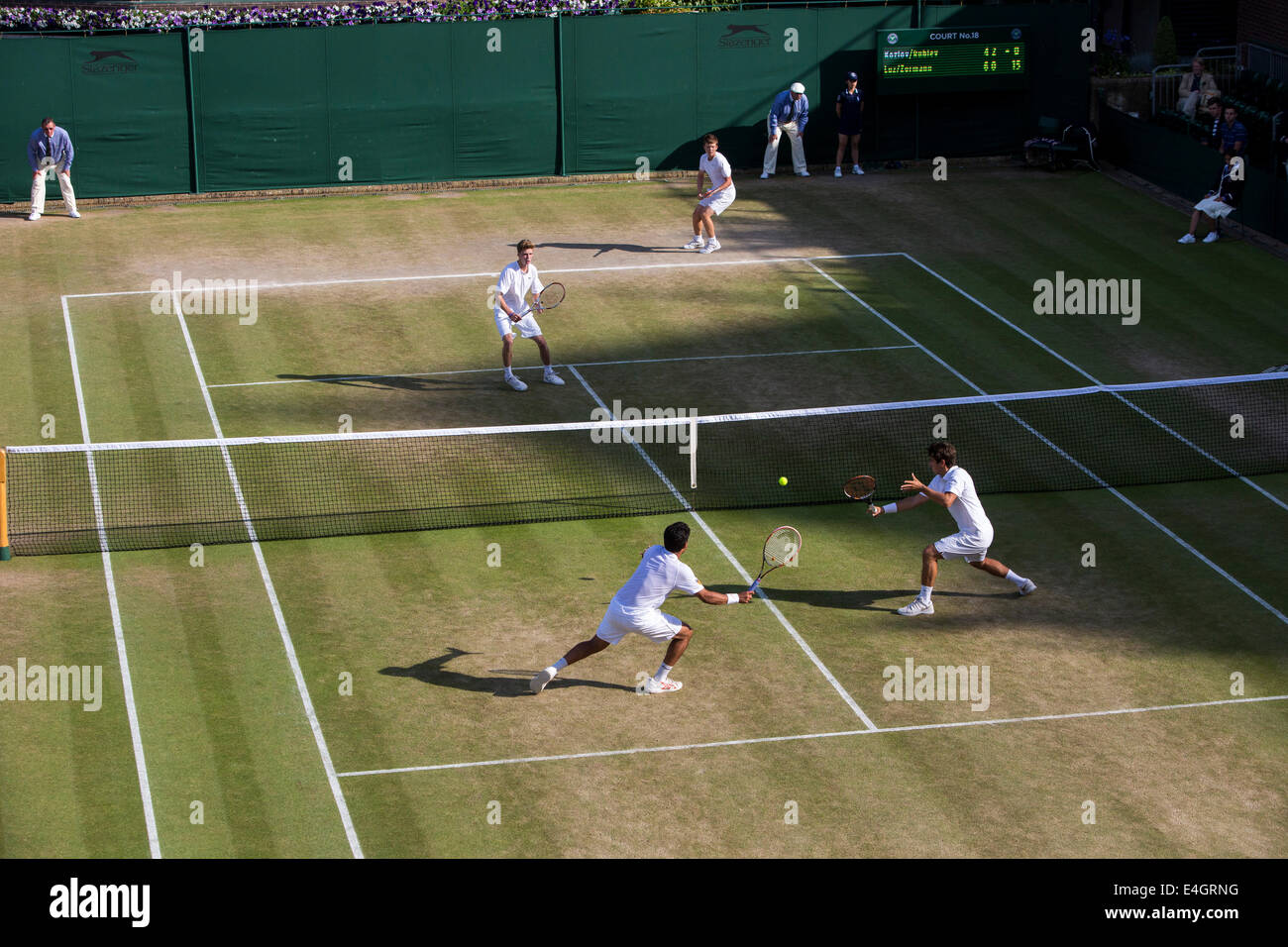 Wimbledon Tennis 2014 Boys Doppel Finale - Court 18 ORLANDO LUZ (BRA) & MARCELO ZORMANN (BRA) V STEFAN KOZLOV (USA) & ANDREY R Stockfoto