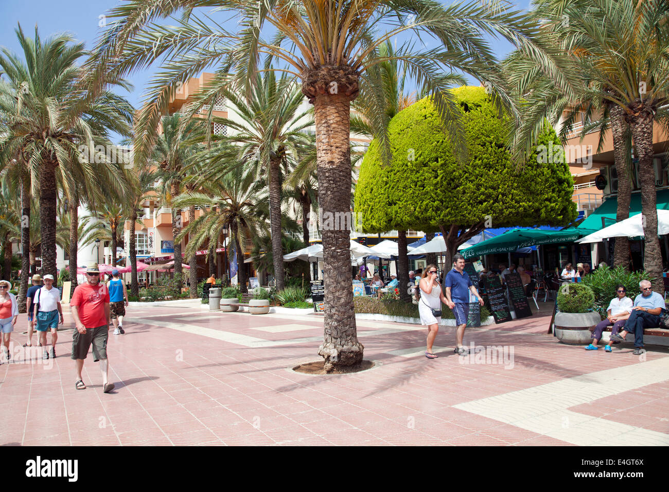 Promenade in Santa Eulalia auf Ibiza Stockfoto