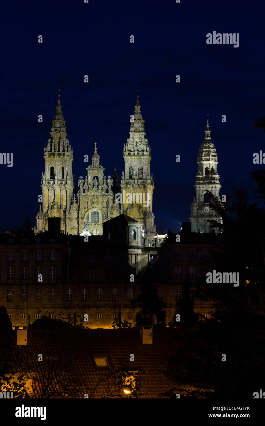 Kathedrale des Heiligen Jakobus in Santiago De Compostela in der Nacht - Fuß großen von St. James, Jakobsweg, Camino de Santiago Stockfoto