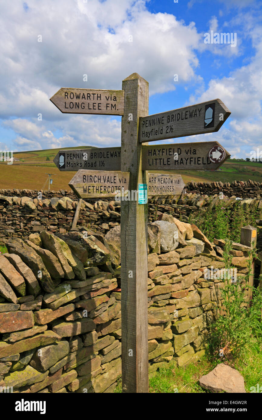Pennine Bridleway Wegpunkt über Hayfield, Peak District National Park, Derbyshire, England, UK. Stockfoto