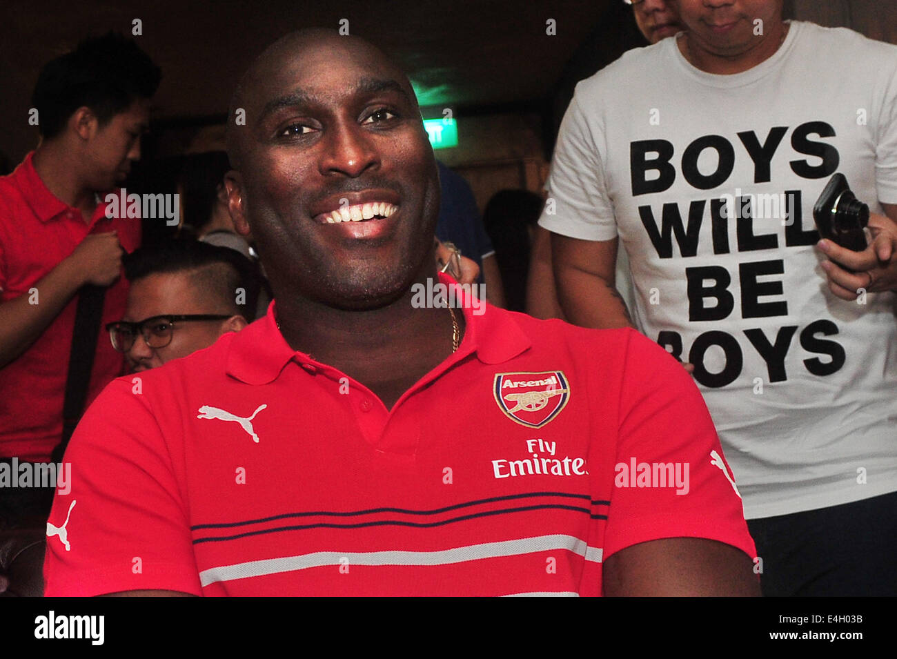 Singapur. 11. Juli 2014. Ehemaliger Arsenal-Spieler Sol Campbell besucht das Arsenal neuer Kit-Start in Singapur, 11. Juli 2014. Bildnachweis: Dann Chih Wey/Xinhua/Alamy Live News Stockfoto