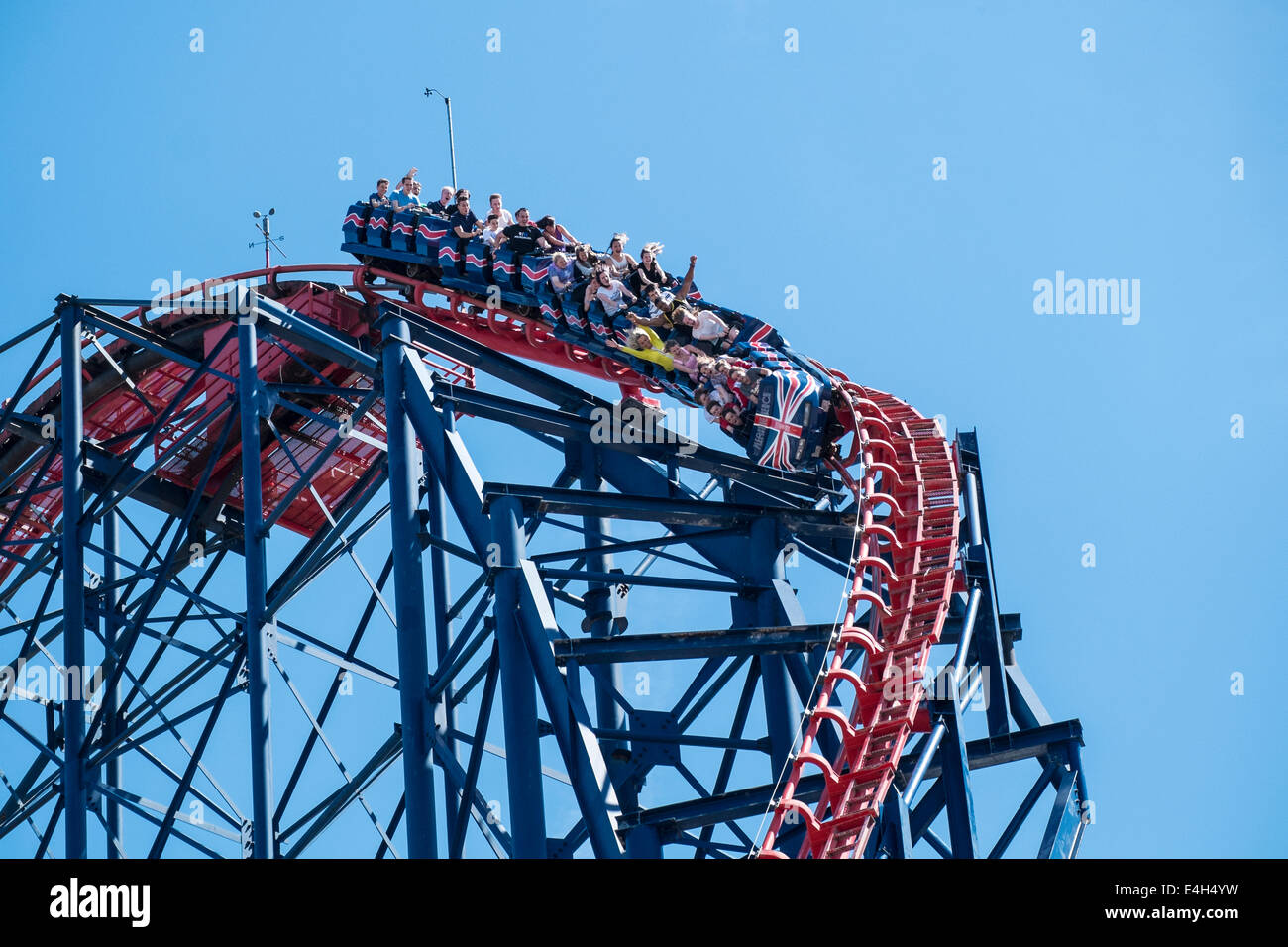 Nervenkitzel auf The Big One auf Blackpool Pleasure Beach Stockfoto