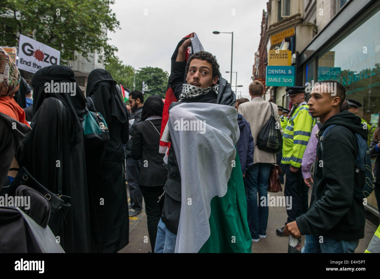 Profi-Palästina Protest vor der israelischen Botschaft in London Stockfoto