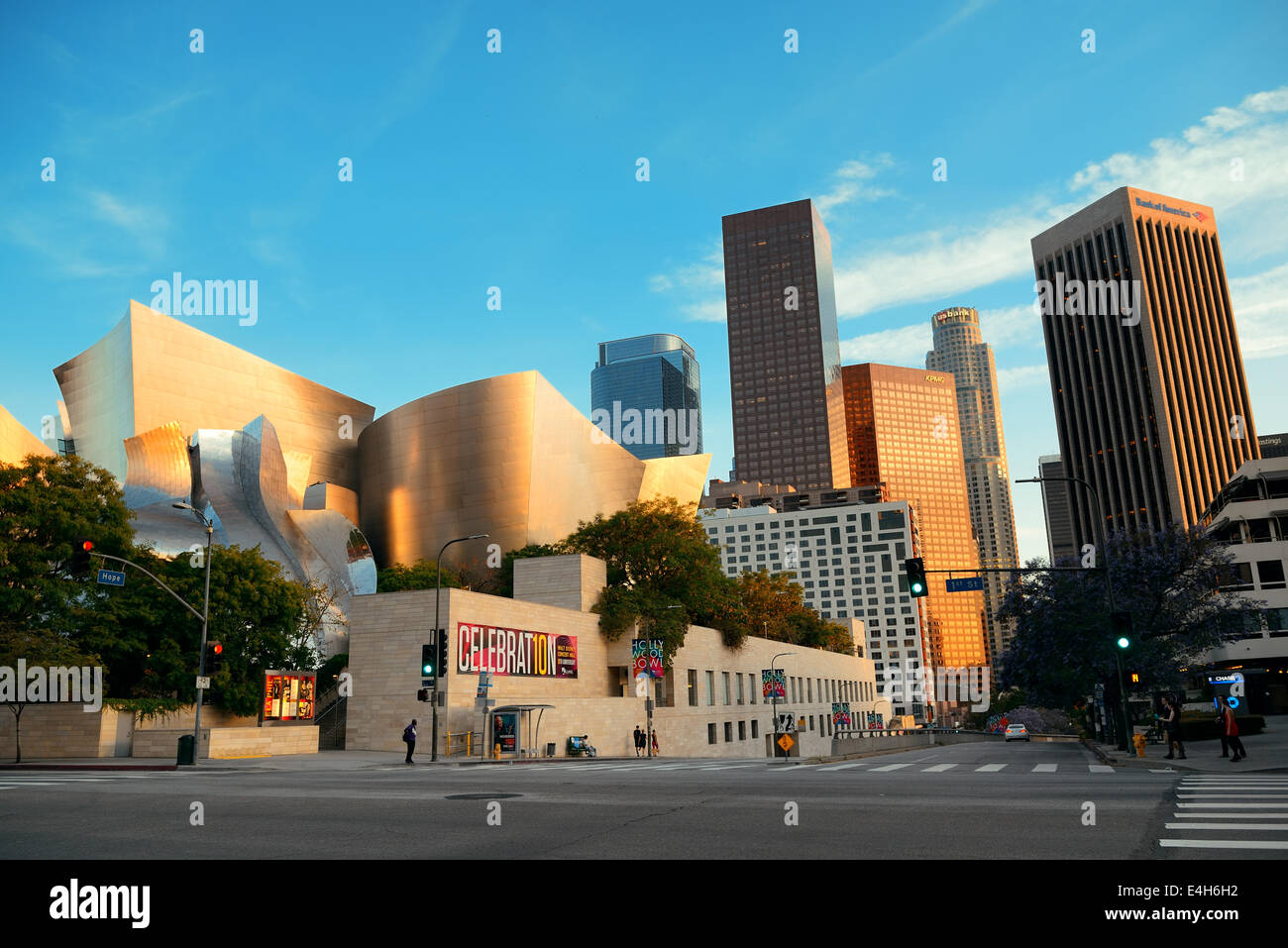 Los Angeles, CA - Mai 18: Downtown Street View bei 18. Mai 2014 in Los Angeles. Los Angeles ist die zweitwichtigste Stadt nach New York in den USA. Stockfoto