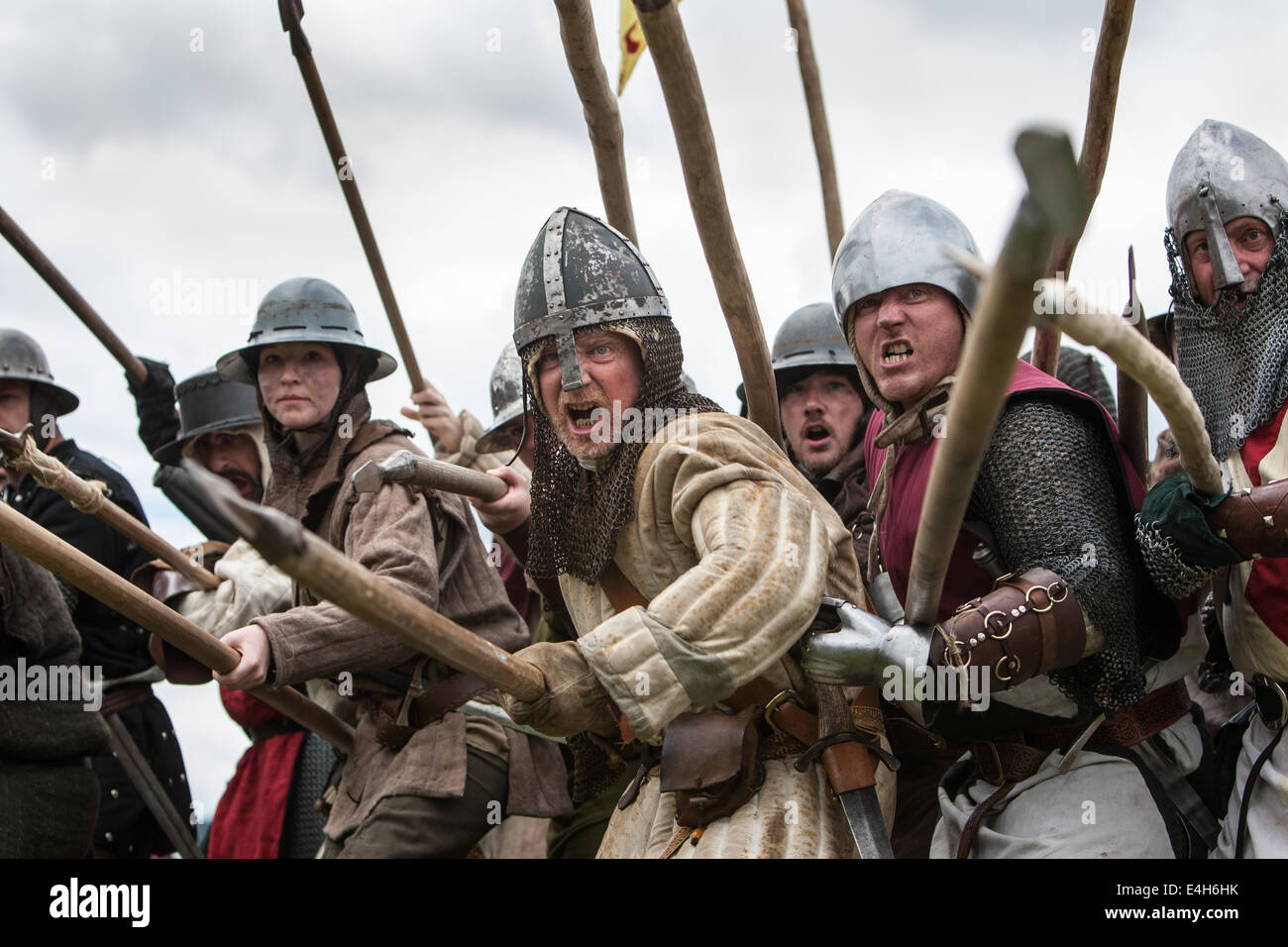 Reenactment der Schlacht von Bannockburn mit Robert The Bruce bei Bannockburn Leben 700 Jahre Gedenken an die Schlacht, Schottland. Stockfoto