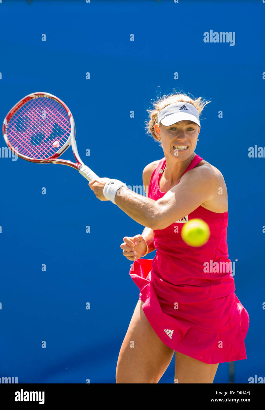 Angelique Kerber - AEGON International 2014 - Eastbourne - England, single handed Vorhand spielen Stockfoto