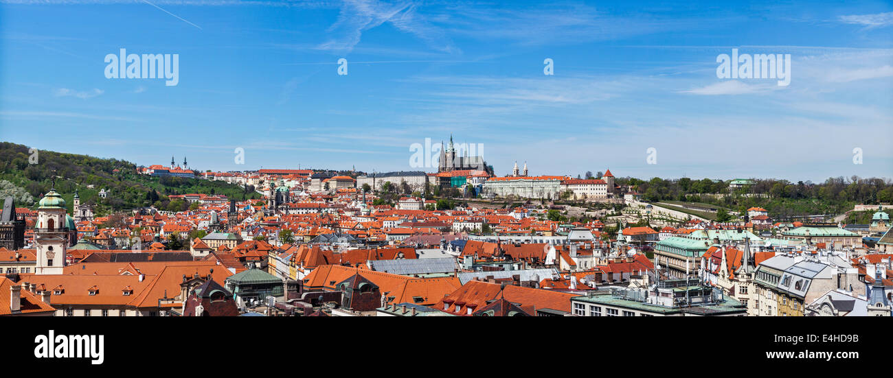 Panorama von Stare Mesto (Altstadt) und und St.-Veits-Dom vom Rathaus. Prag, Tschechische Republik Stockfoto