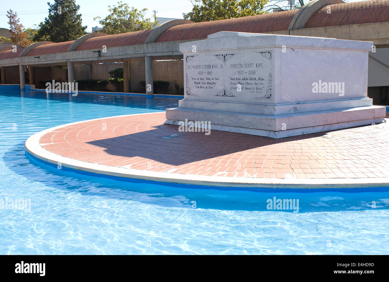 ATLANTA, GEORGIA, USA - 15. Januar 2014: Grabstätten von Reverend Martin Luther King, Jr. und Coretta Scott King bei Martin Lu Stockfoto
