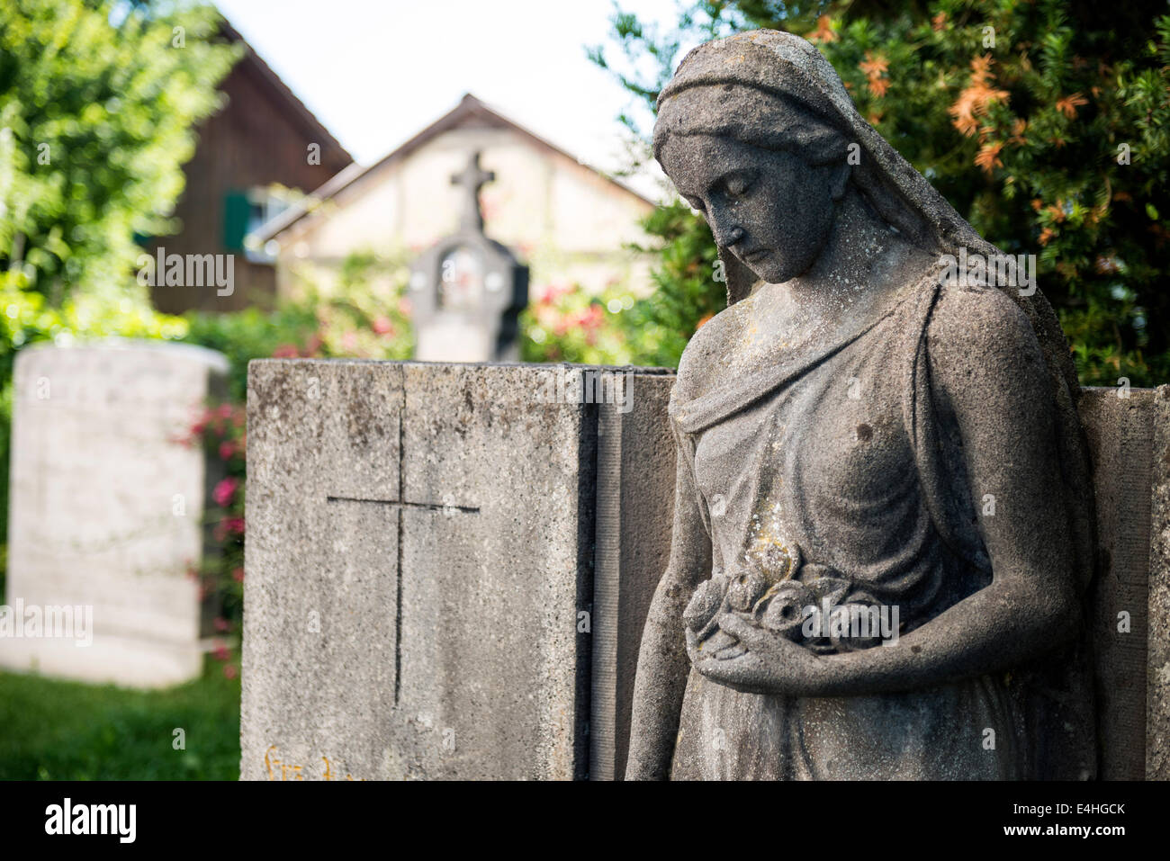 Skulptur auf bayerischen Friedhof Stockfoto