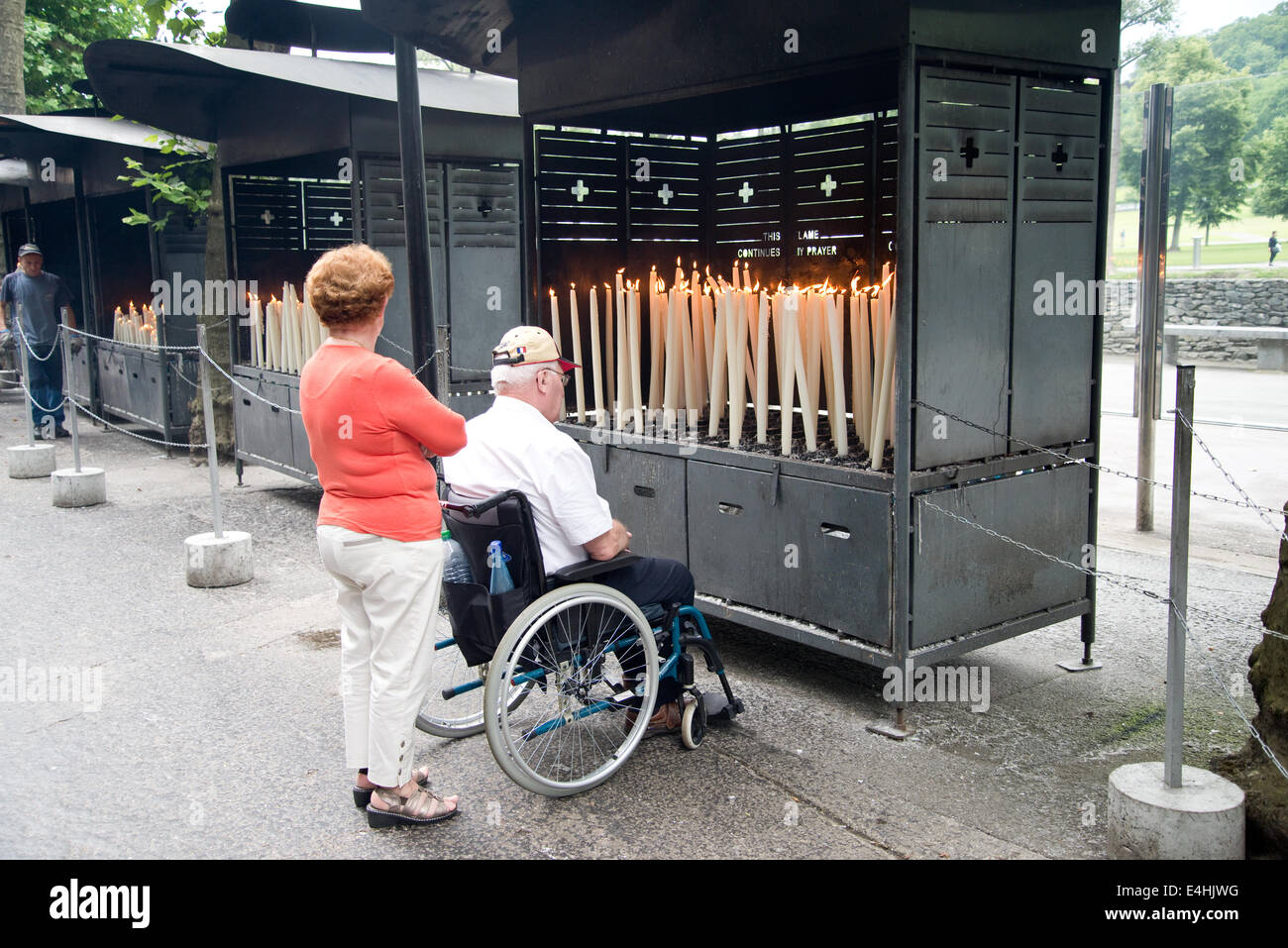 Gebete in Lourdes Stockfoto