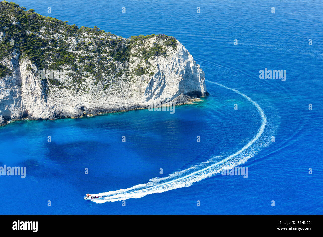 Küste Sommerlandschaft (Zakynthos, Griechenland, in der Nähe von Navagio Bucht). Alle Menschen sind nicht erkennbar. Stockfoto