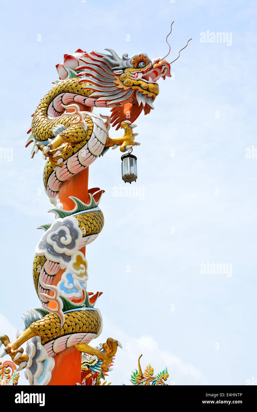 Chinesische Drachen sind Fabelwesen in der chinesischen Mythologie und chinesische Folklore. Die ...
