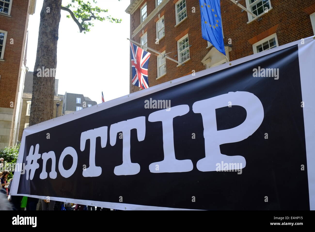 London, UK. 12. Juli 2014. Große Demonstration ist in London gegen vorgeschlagene EU-USA-Trade Deal (TTIP) statt. Bildnachweis: Rachel Megawhat/Alamy Live-Nachrichten Stockfoto