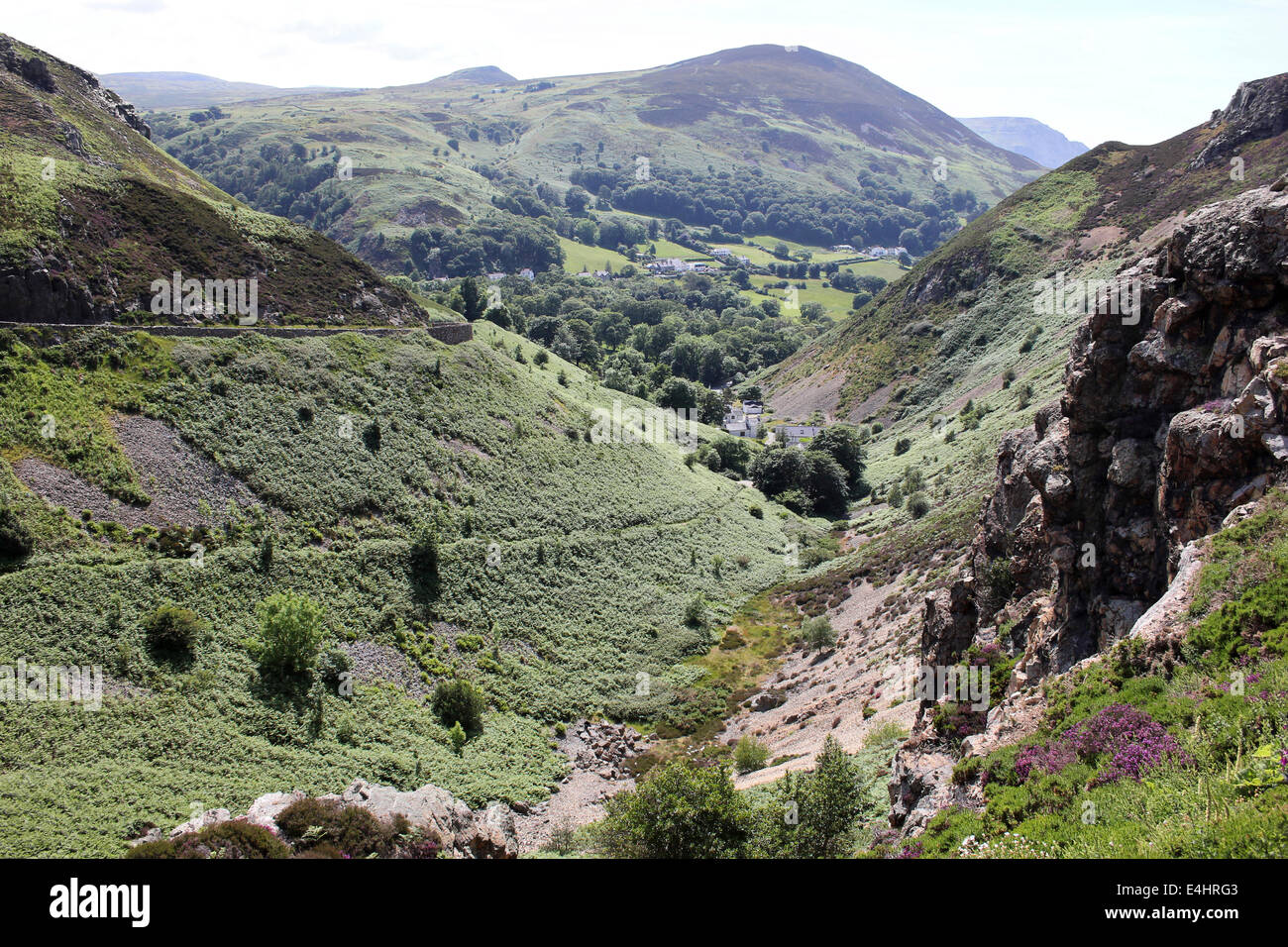 Subglaziales V-förmiges Tal des Sychnant Pass, Conwy Valley, Wales Stockfoto